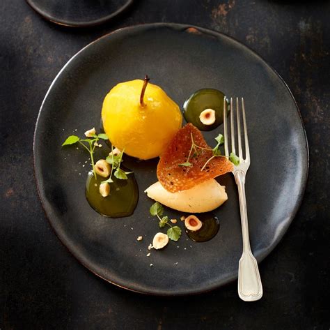 pochierte Birnen in Gewürzsud mit Ricotta-Honigcreme