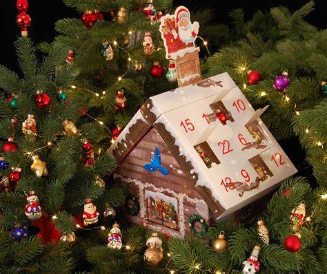 pralinen-geschenke: adventskalender, baumschmuck, valentinstag-box
