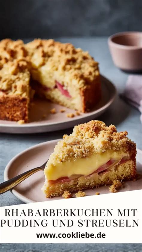querschnitt eines rhabarber-pudding-streuselkuchens mit vanilleschicht