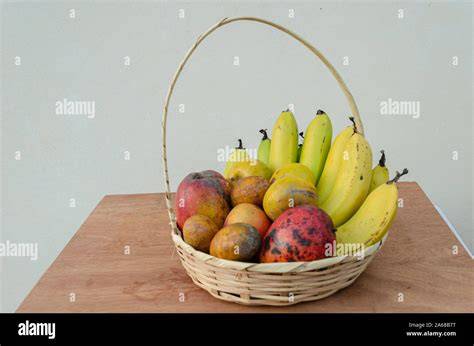 reife Bananen im Obstkorb