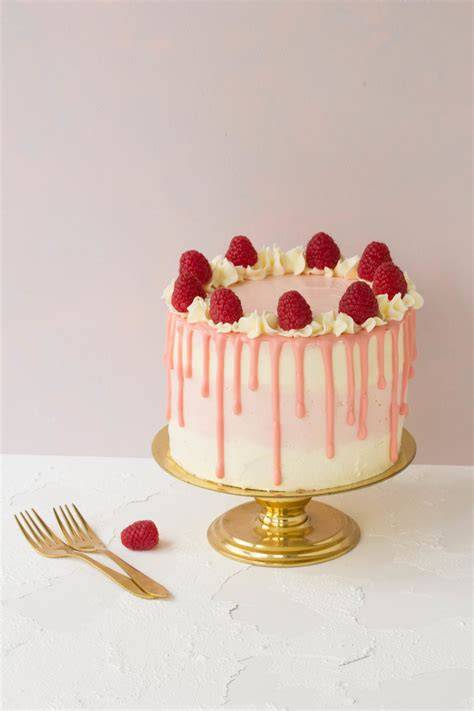 rosa Schokoladenglasur Drip auf Torte
