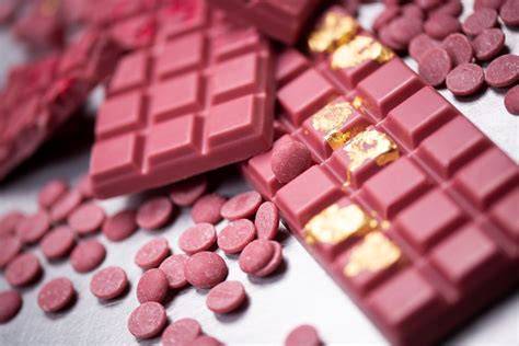 ruby-schokolade-rohkakao-und-streifen-roter-schokolade