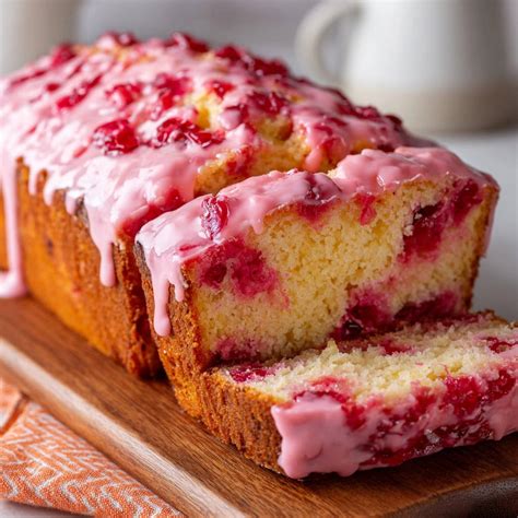 saftiger Cranberry-Kuchen in Kastenform mit Zuckerguss
