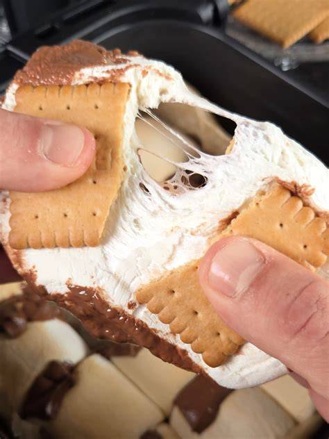 schicht-käsekuchen im airfryer mit schokolade zwischen den lagen