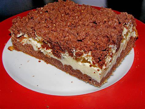 schnittbild schoko quark kuchen mit schlagsahne