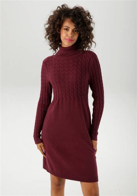 schokobraunes Strickkleid casual mit Jeansjacke