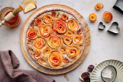 schritt-für-schritt apfelrosen-kuchen: rosen formen, vanillecreme, tarteform