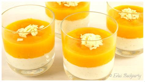 seidentofu-orangencreme im glas mit papaya-püree und kokosraspeln