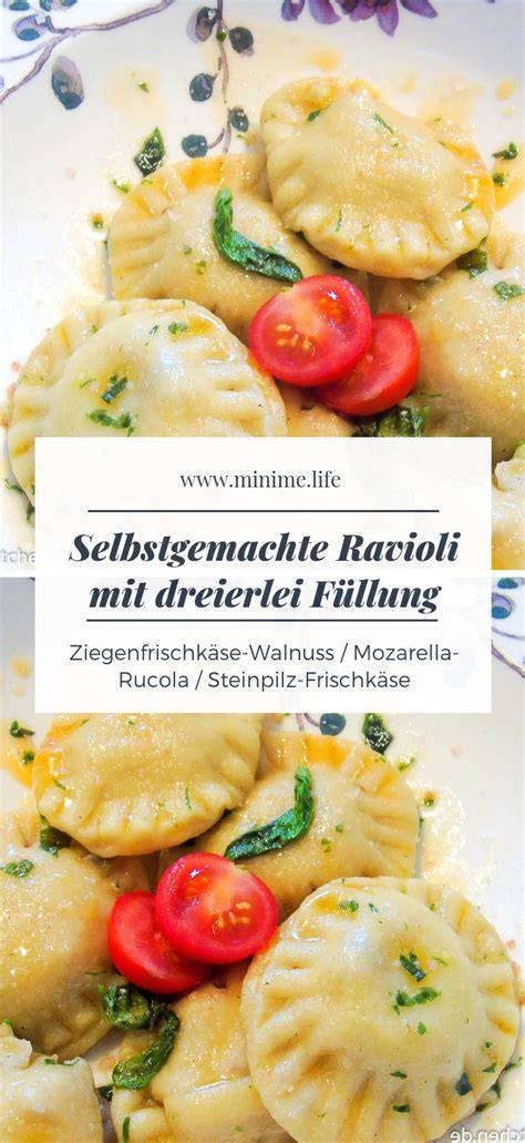 selbstgemachte Ravioli auf einem bemehlten Leinentuch