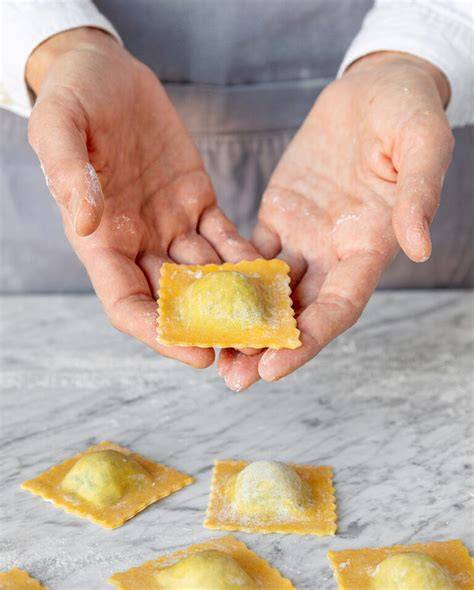 selbstgemachte Ravioli mit Kartoffel-Trüffel-Füllung