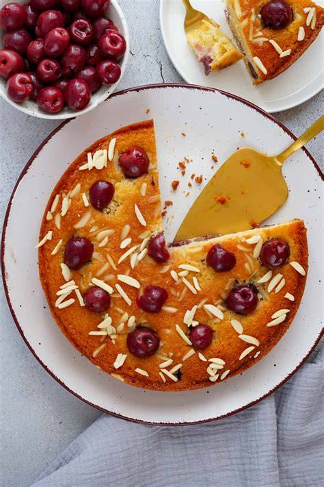 springform kirschkuchen rührteig frisch gebacken auf gitter