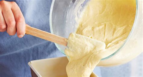 step-by-step-infografik: rührteig, beleg, backen, sahneguss