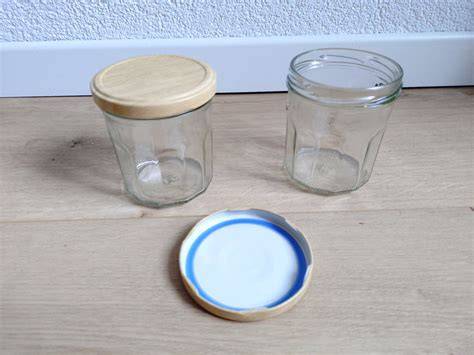 sterilisierte Gläser und Deckel