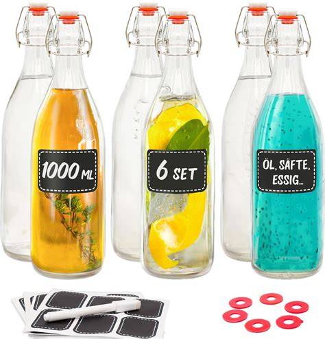 stilvolle Glasflaschen mit Etiketten für Geschenke