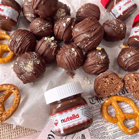 stimmungsvolle pralinen-collage: gerollte nutella-kugeln, marzipan-kokos-trüffel, verpackungsideen