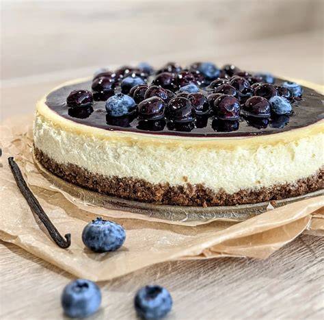 streusel und blaubeertopping auf käsekuchen