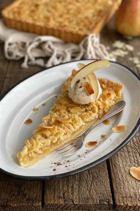 tarte mit vanilleeis und beeren