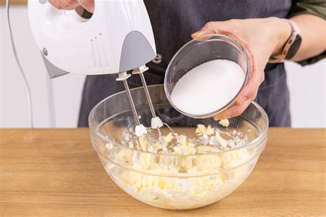 teigschritte: butter mit zucker aufschlagen, mehl und kakao unterheben