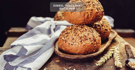 teller mit verschiedenen cookie-varianten: dinkel, vollkorn, extra-chunks, soft-bake
