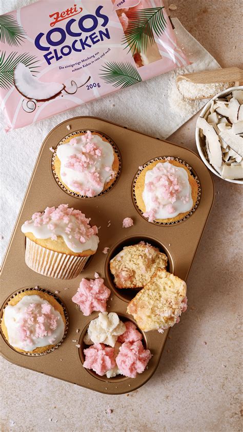 toppings-ideen: kokos, nüsse, streusel auf schoko-apfelspalten