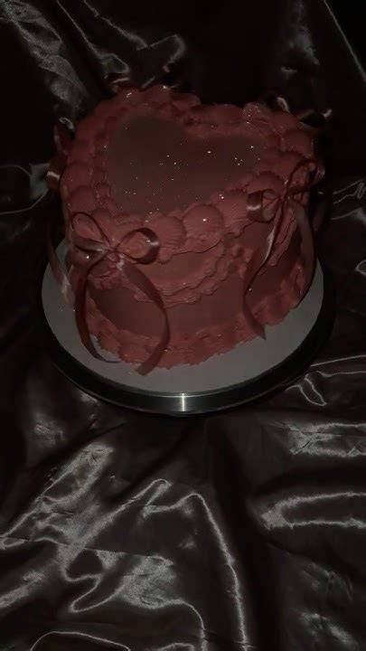 torte bemalt mit puderfarbe und essbarem glitzer