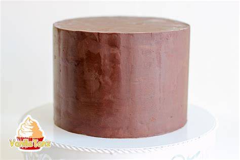 torte mit ganache einstreichen