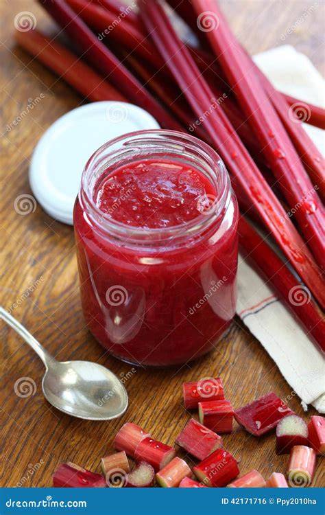 traditionelle rhabarbermarmelade glas