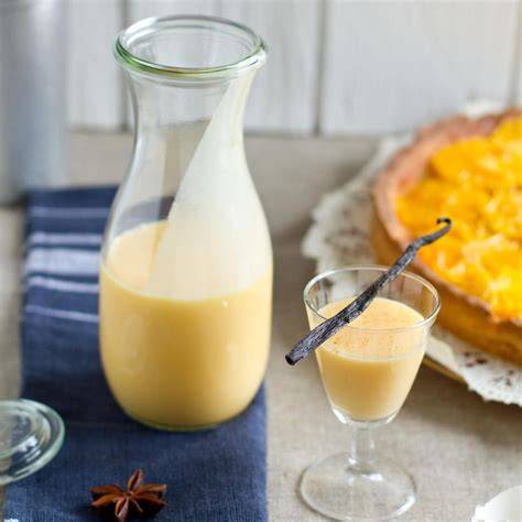 vanillecreme-in-topf-mit-vanilleschote