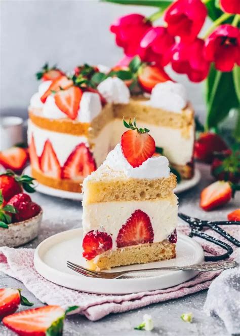 vegane-erdbeer-kaesesahne-torte