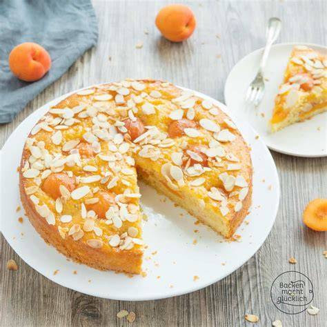 veganer Aprikosenkuchen mit verschiedenen Toppings und Formen (Übersicht)