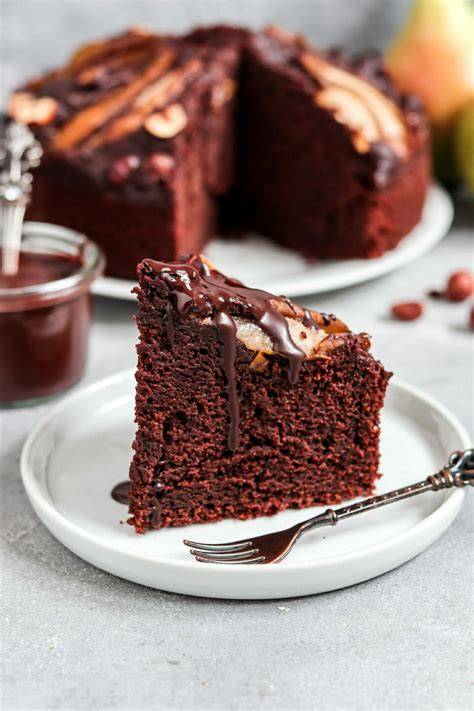 veganer Schoko Karotten Kuchen angeschnitten