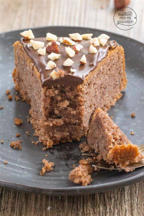 veganer Schokokuchen mit Mandeln und Datteln