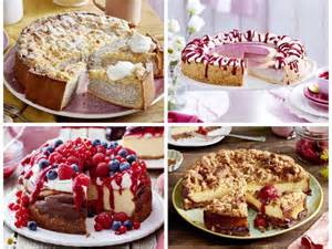 verschiedene, kreative Käsekuchen Variationen auf einem Buffets