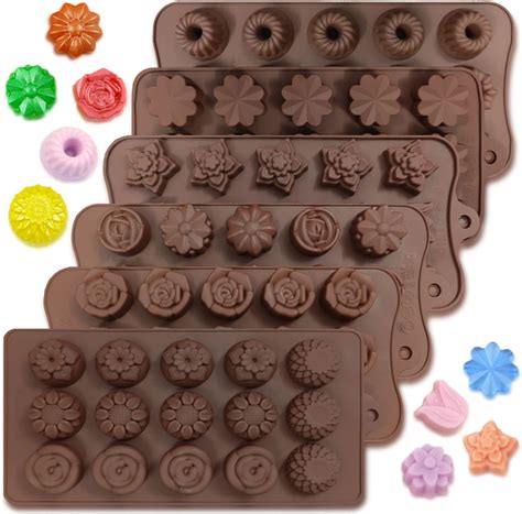 verschiedene Backformen für Schoko-Nuss-Becherkuchen