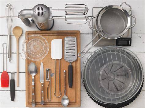verschiedene Basic-Backutensilien und Grundausstattung