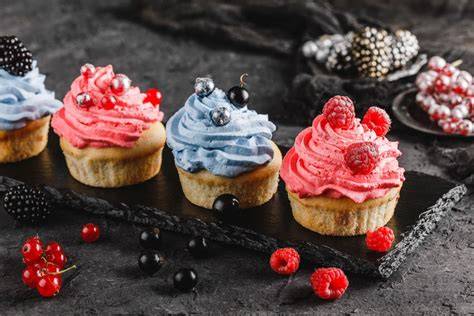verschiedene Buttercreme-Farben und Aromenkombinationen