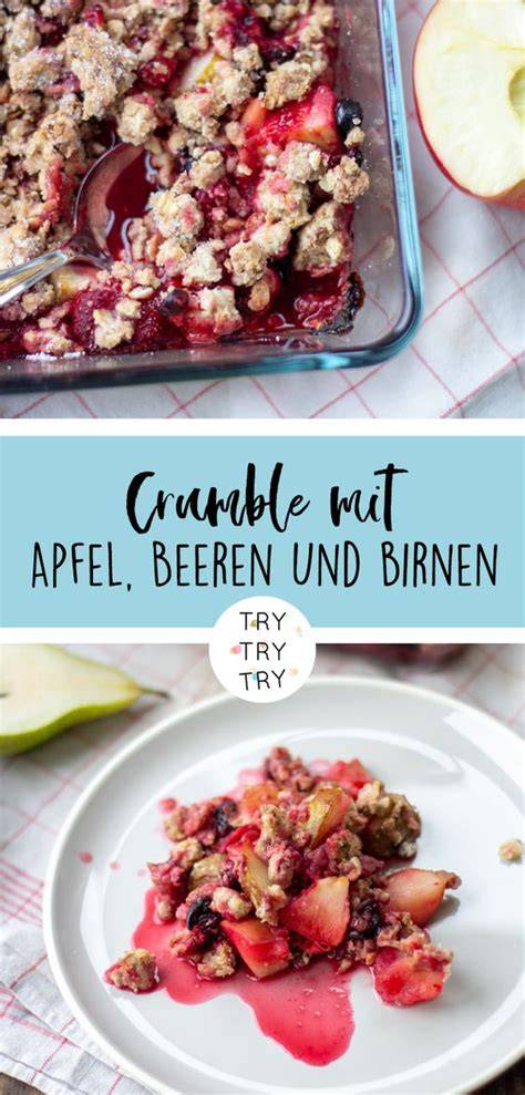 verschiedene Crumble-Varianten mit Beeren und Äpfeln