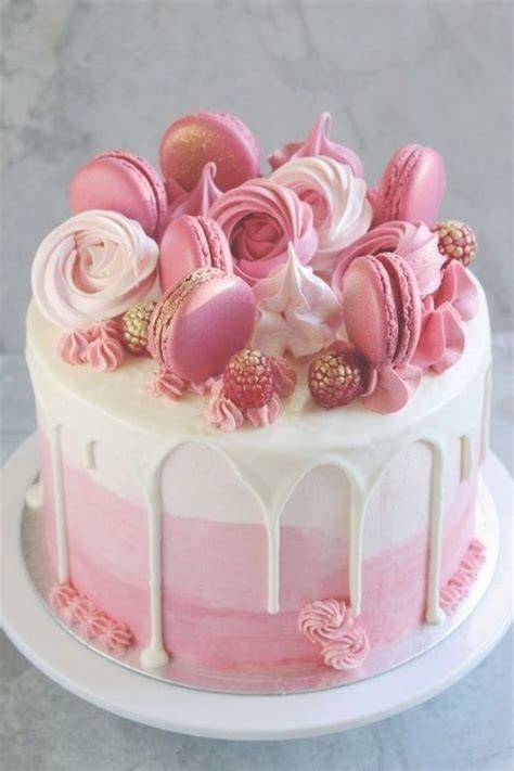 verschiedene Drip Cake Designs und Farben