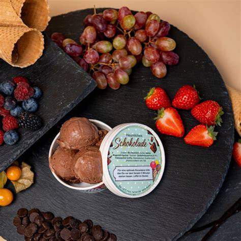 verschiedene Eissorten - vegan, low-carb, proteinreich