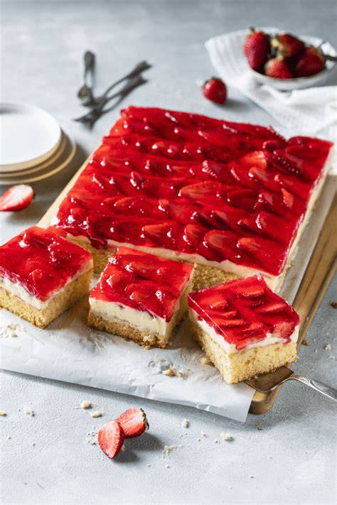 verschiedene Erdbeerkuchen-Varianten: mit Pudding, ohne Guss, vom Blech