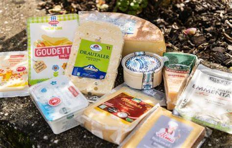 verschiedene Gemüsetorten und Käse als Zutaten