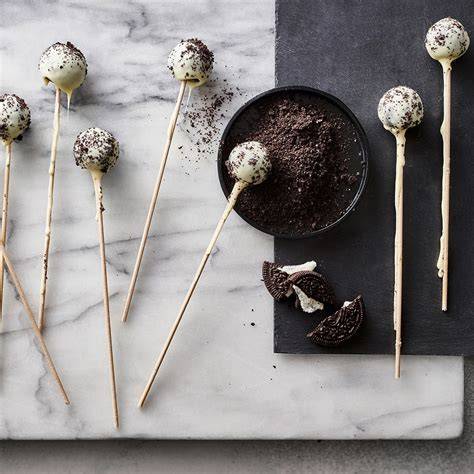 verschiedene Grill-Desserts: Cake Pops, Crumble, Soufflé