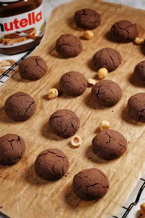 verschiedene Kekse aus Nutella-, Erdnuss- und Butterteig