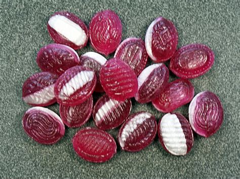 verschiedene Kräutermischungen für zuckerfreie Bonbons