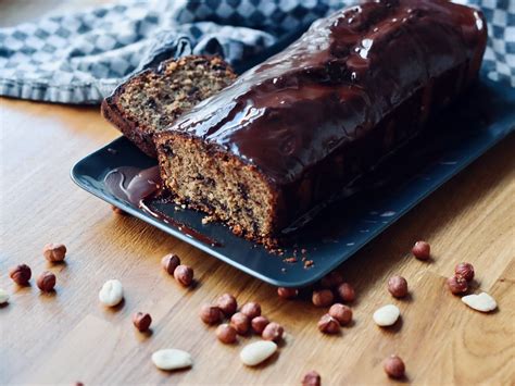 verschiedene Rührkuchen-Variationen: Marmor, Apfel, Nuss, Schoko