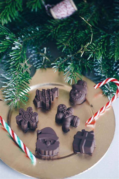 verschiedene Schokoladen-Transferfolien mit Weihnachtsmotiven