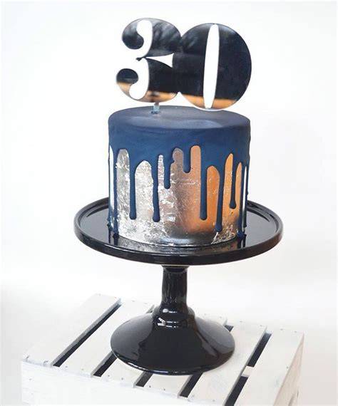 verschiedene dekorationsarten für Männer-Torten: Drip, Ombré, Cake Topper