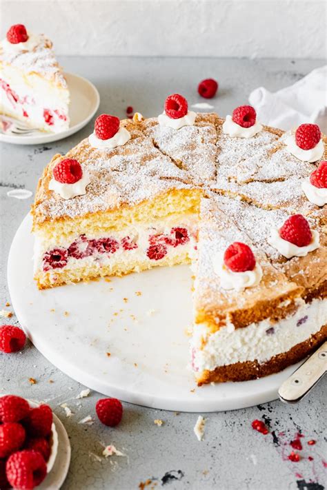 verschiedene fruchtige varianten käse sahne torte