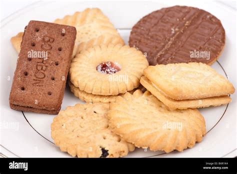 verschiedene protein kekse auf teller
