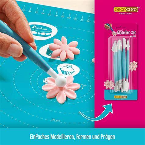 verschiedene zuckermassen (fondant, marzipan, blütenpaste, modellierschokolade)